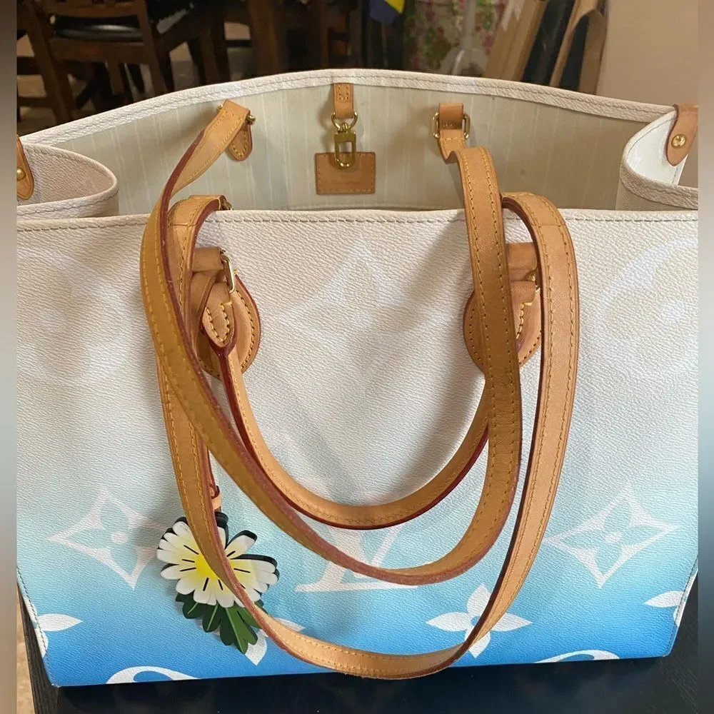 LOUIS VUITTON Monogram Giant By The Pool Onthego GM Blue
